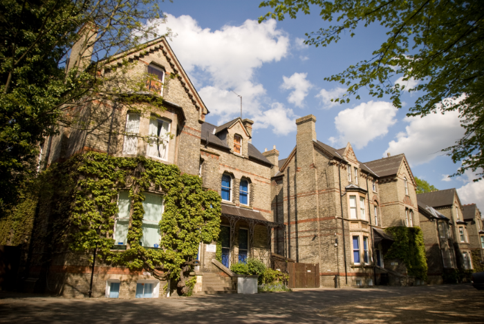 Cambridge England UK sprogskole facade
